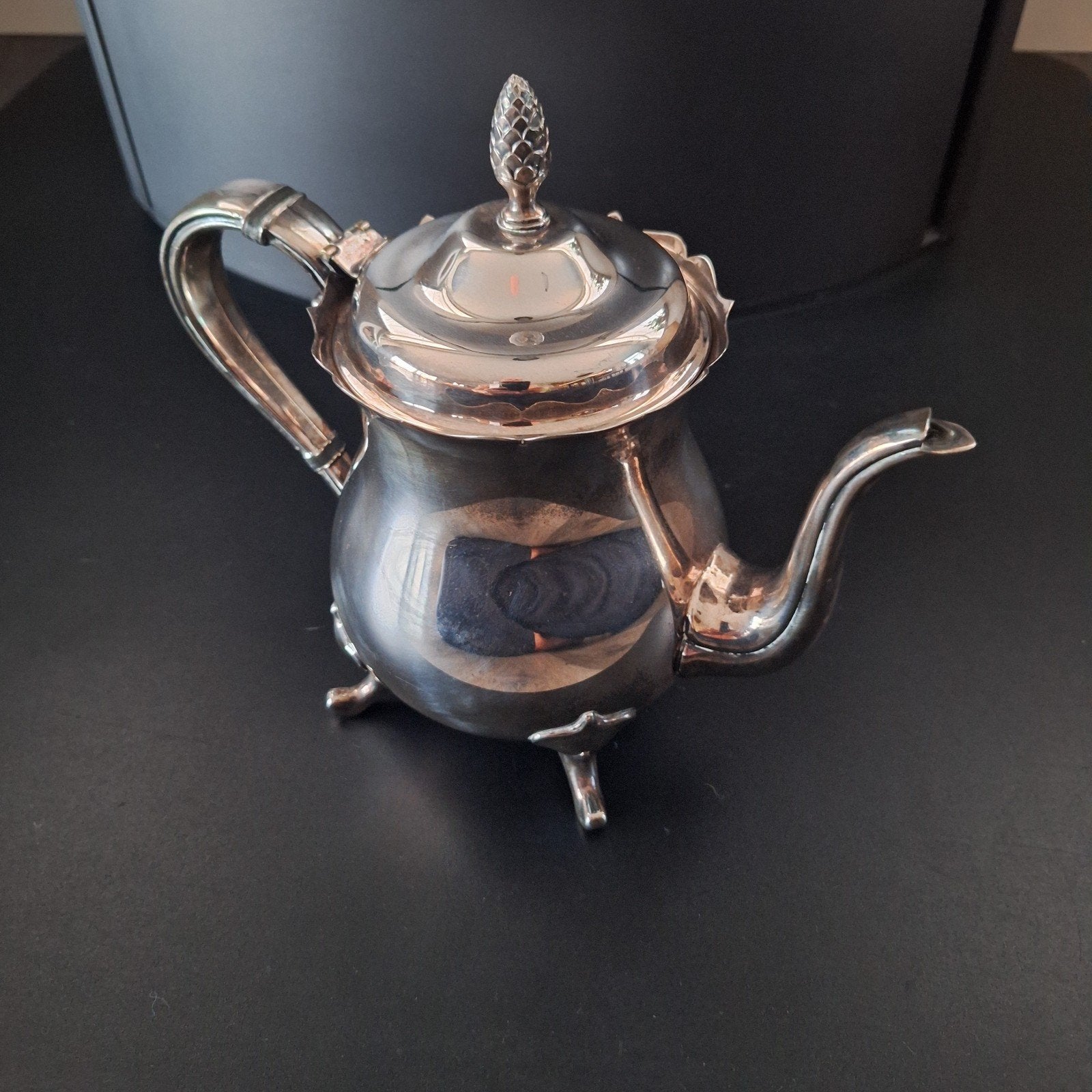 Chique verzilverde theepot op sierlijke pootjes, Ophalen of Verzenden