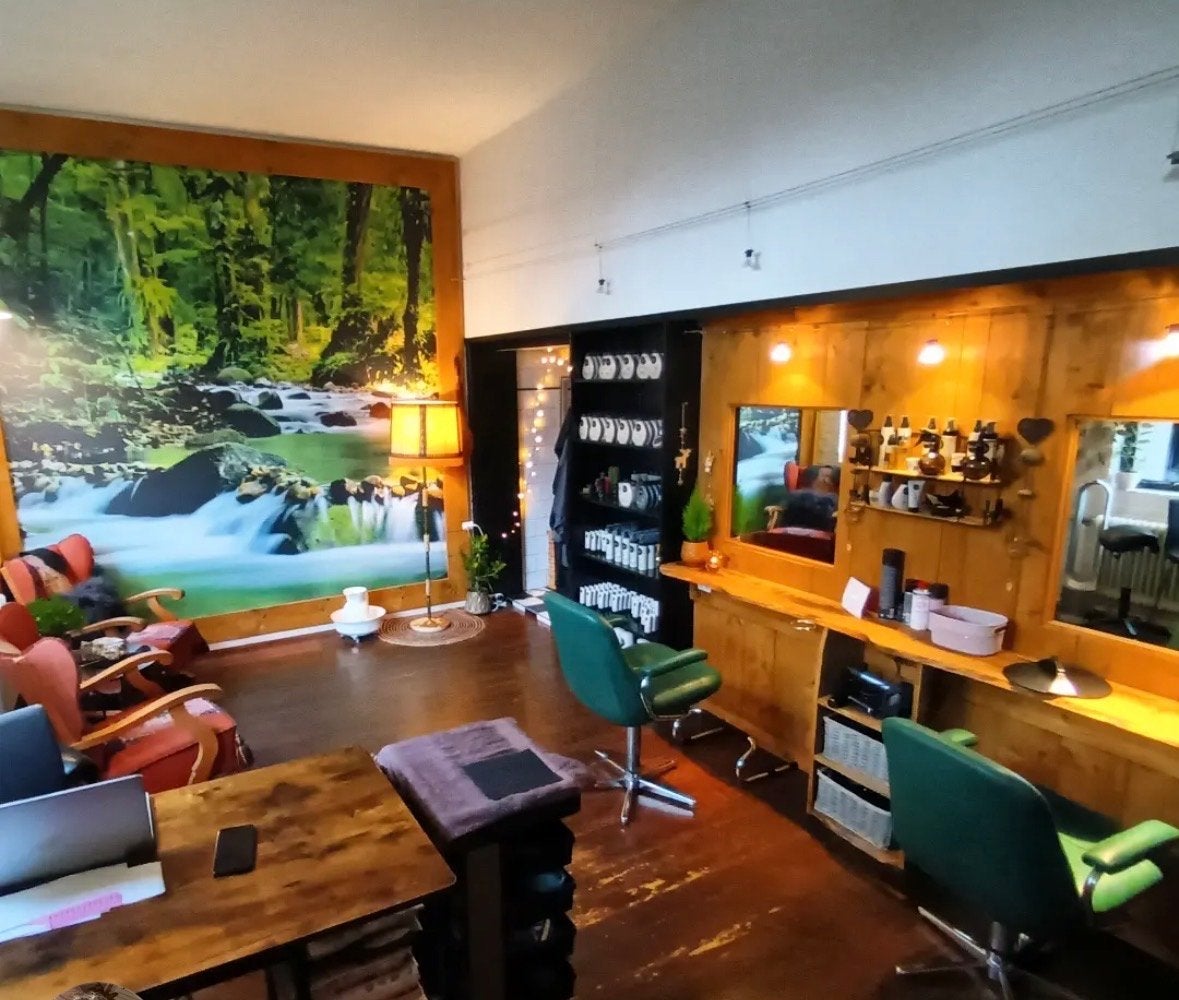 2 Vintage Kappersstoelen met goed werkende pomp, Ophalen of Verzenden