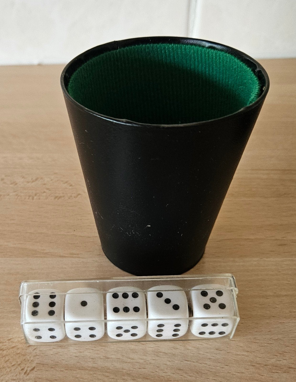 Dobbelstenen en beker, Ophalen of Verzenden, Nieuw