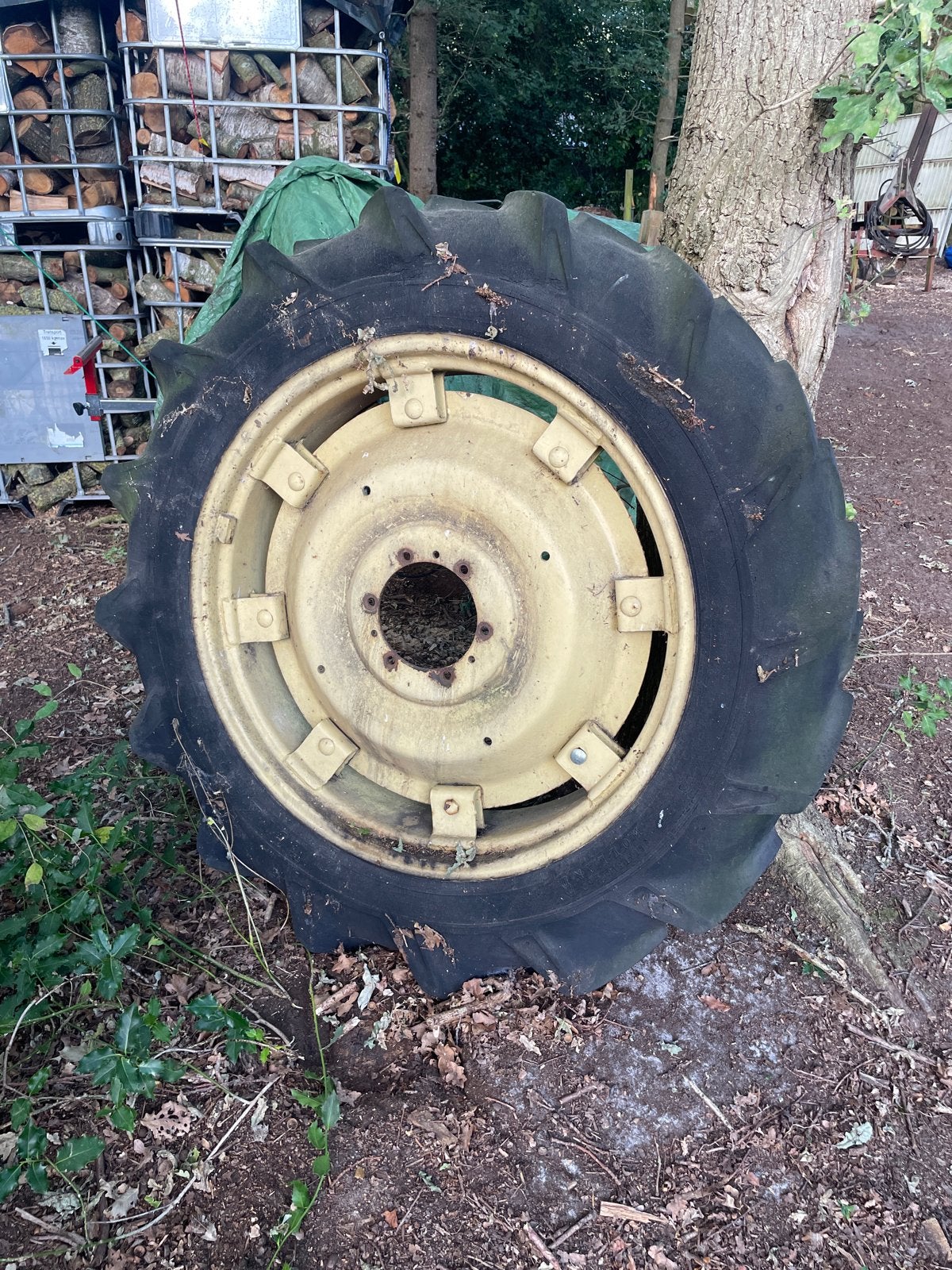 Tractorbanden 2 stuks met velg (11-36) david brown, Ophalen of Verzenden