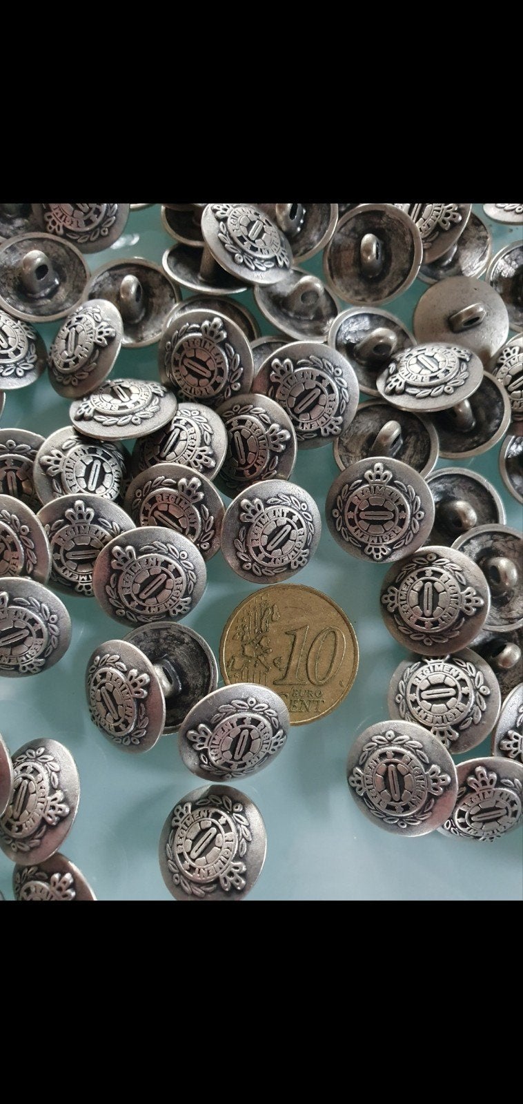 50 zilverkleurige metalen knopen., Ophalen of Verzenden, Knoop of Knopen