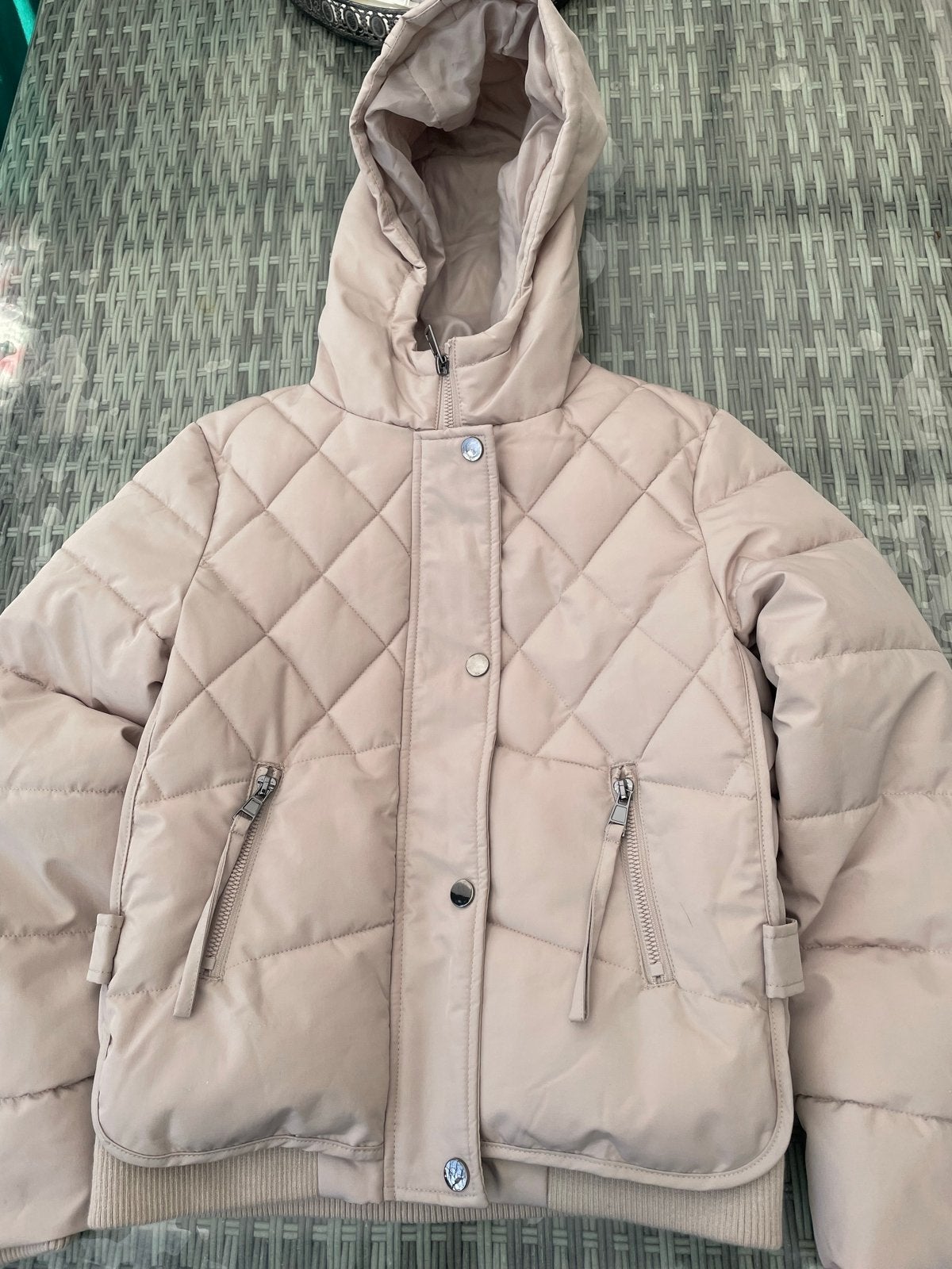 Geisha gewatteerde jas met capuchon - Nieuw, Ophalen of Verzenden, Nieuw, Maat 38/40 (M), Beige