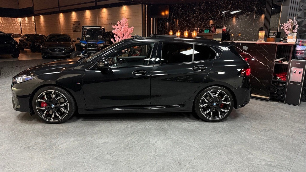 BMW 1-serie 120 M Sportdesign|Pano|AUT|360|Full, Euro 6, 156 pk, Leder en Stof, Zwart