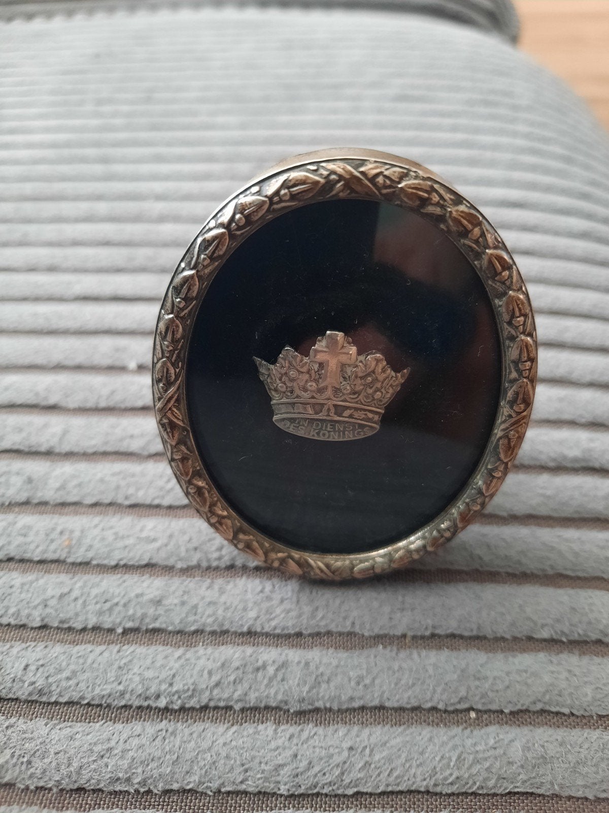 Antieke medaille 'In Dienst des Konings' in zilveren lijstje, Ophalen of Verzenden
