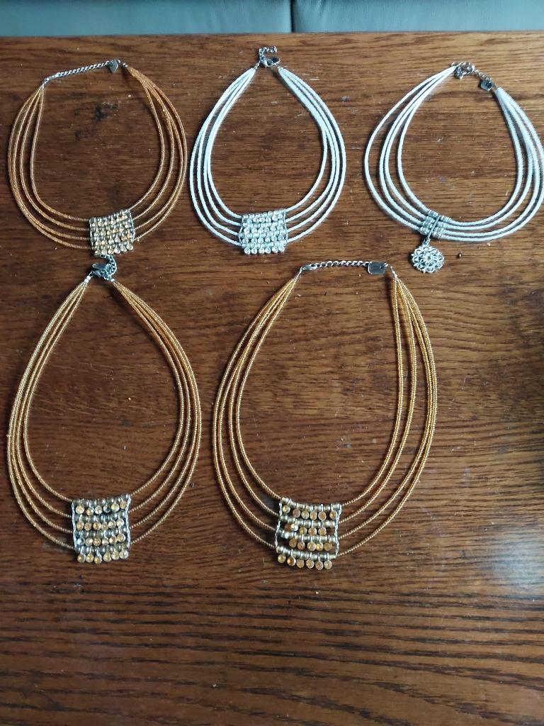 Ketting met witte kraaltjes, Overige materialen, Wit, Nieuw, Ophalen of Verzenden