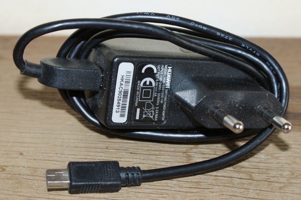 HUAWEI-oplader hw-050100e1w met USB A/mini USB B-kabel, Ophalen of Verzenden, Zo goed als nieuw, Oplaadkabel, Huawei