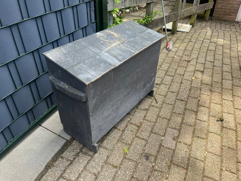 Antiek houten grijze voerkist, Ophalen