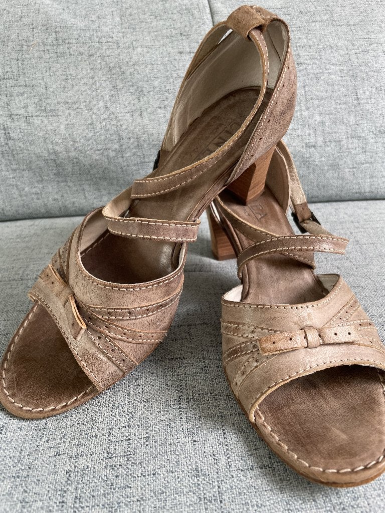 Mooie, leren damesschoenen - maat 38, Pumps, Bruin, Ophalen of Verzenden, Zo goed als nieuw