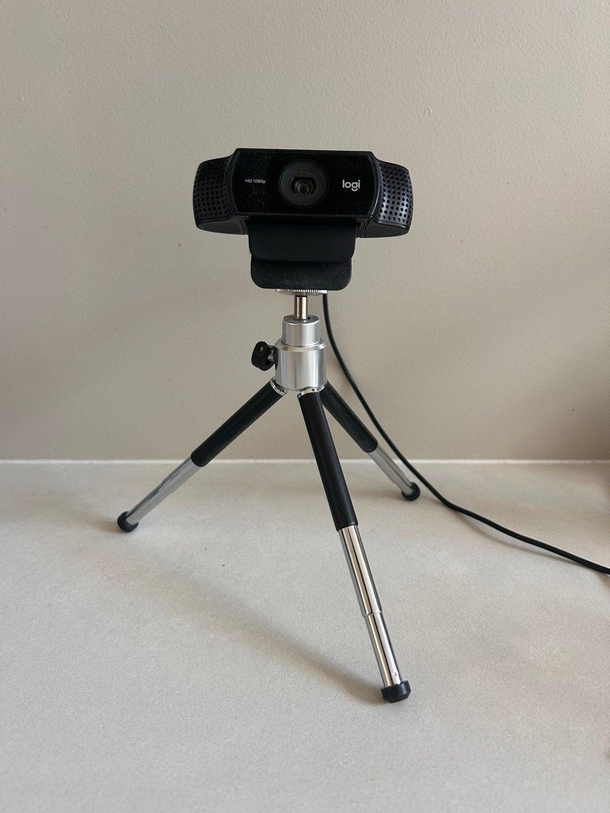 Logitech C922 Pro Stream Webcam met statief, Computers en Software, Webcams, Verzenden, Zo goed als nieuw, Windows, Monitorclip