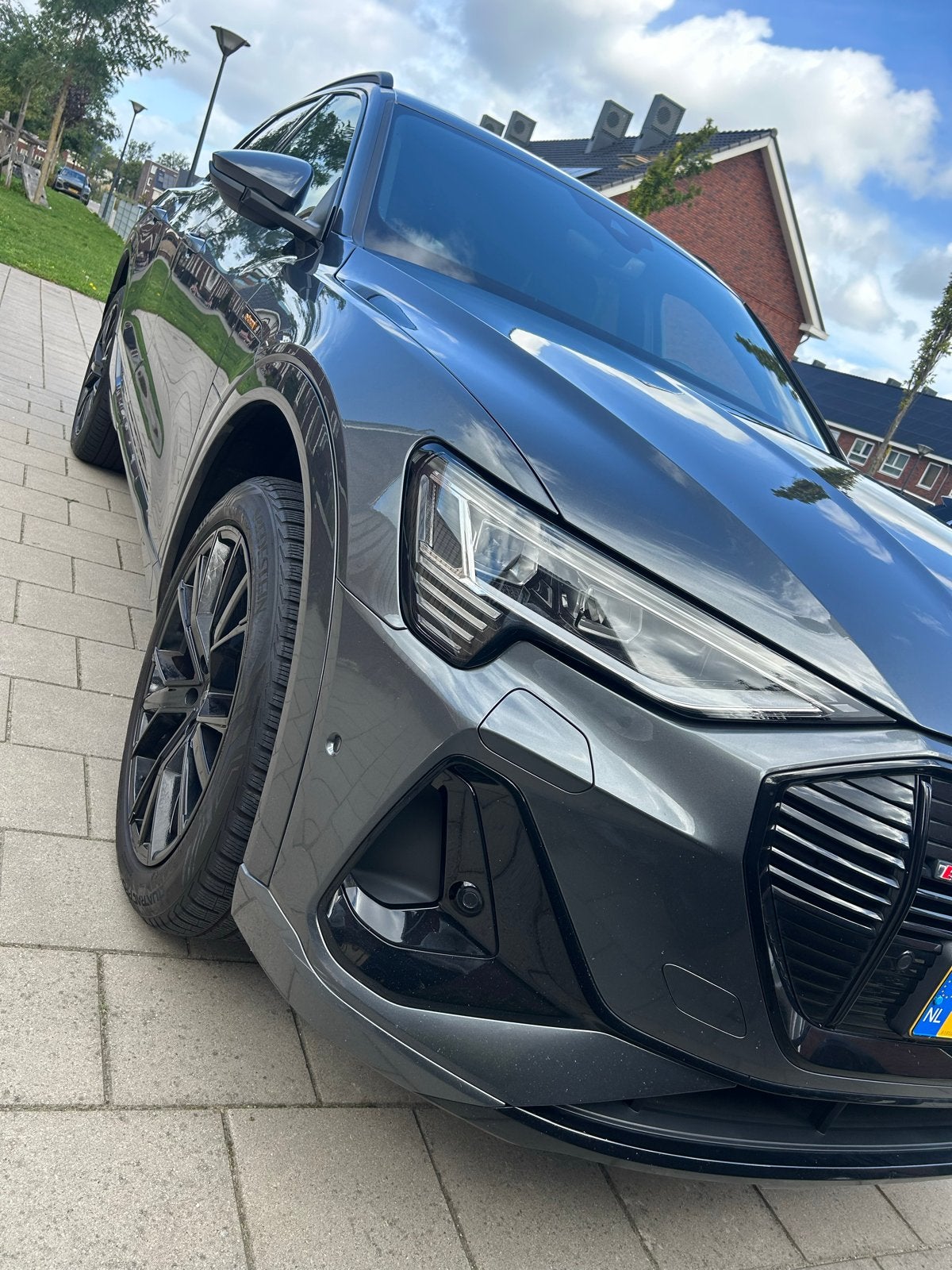 Audi e-tron 50 Quattro S-line 2019 Grijs, Auto's, Automaat, 1800 kg, 124 €/maand, Origineel Nederlands