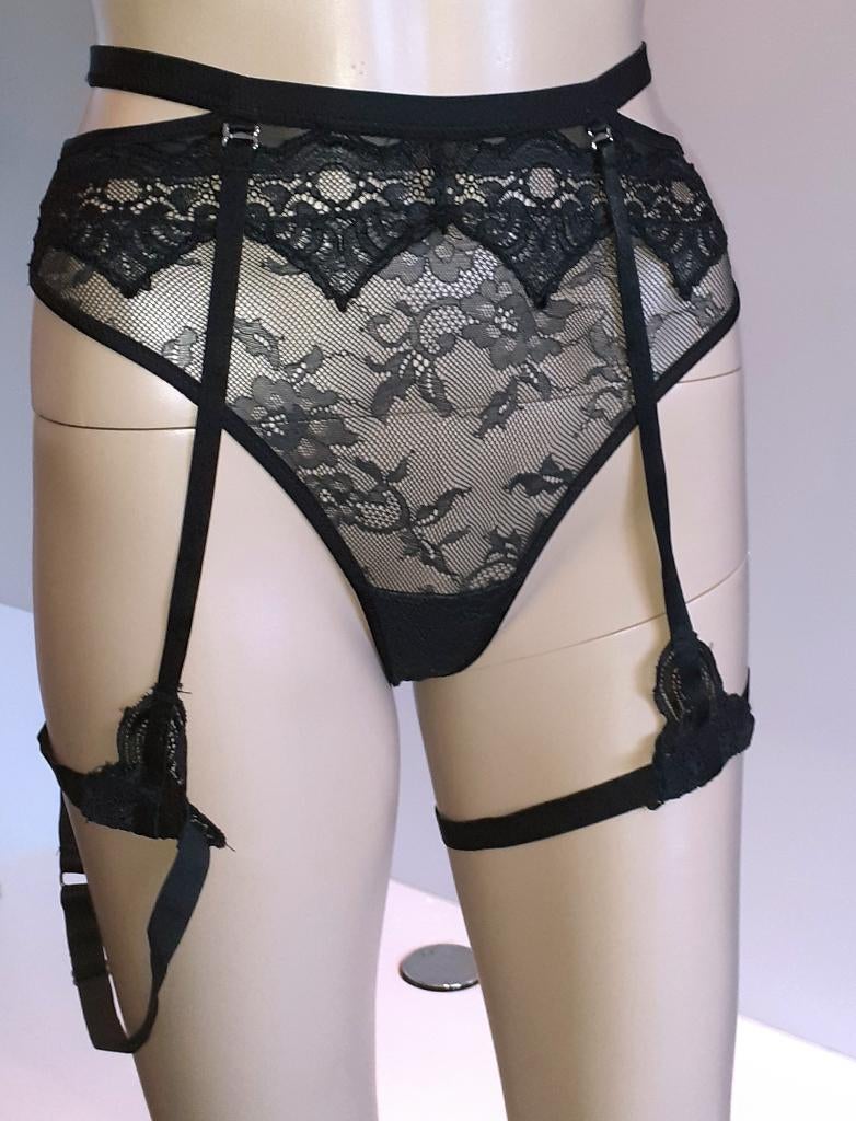 String met bandjes zwart kant Sienna Hunkemoller XS, Kleding | Dames, Ondergoed en Lingerie, String, Zwart, Ophalen of Verzenden