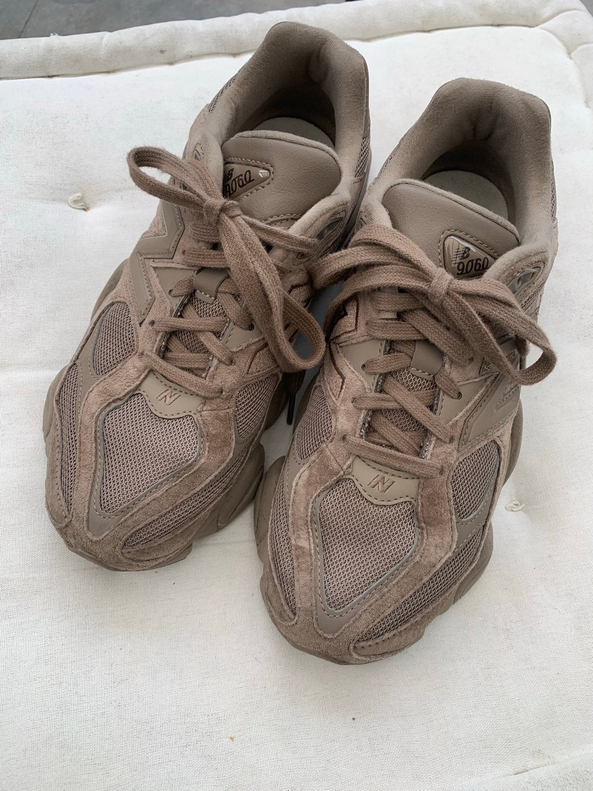 New Balance 9060 Sneakers - Maat 41,5, Kleding | Dames, Schoenen, Ophalen of Verzenden, Zo goed als nieuw, Bruin, Sneakers of Gympen
