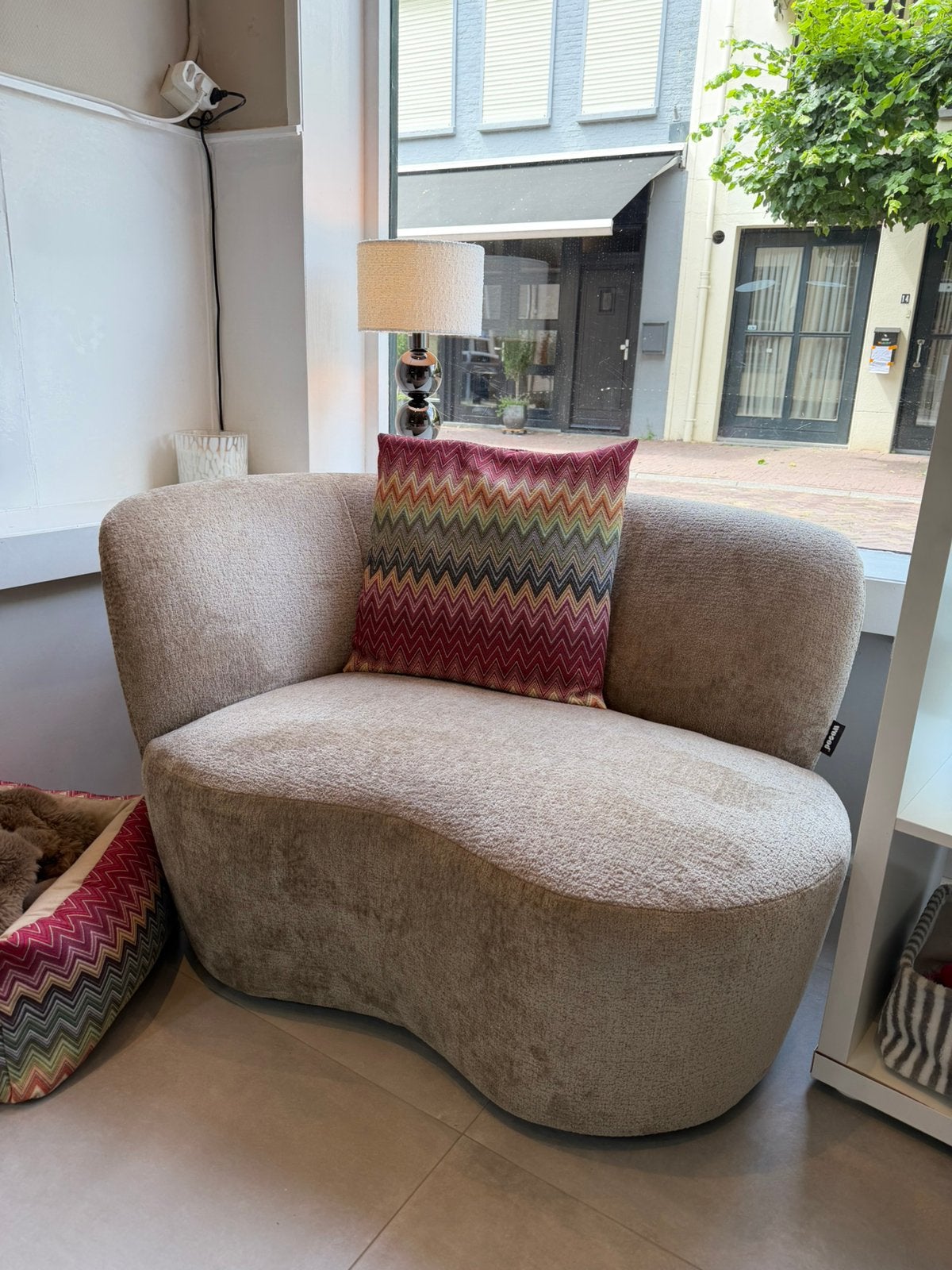 WOOOD fauteuil Stone taupe velvet structuur met leuning, Ophalen, Zo goed als nieuw, 75 tot 100 cm, 50 tot 75 cm