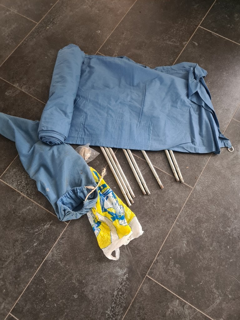 Windscherm blauw cpl. koopje, Ophalen, Gebruikt