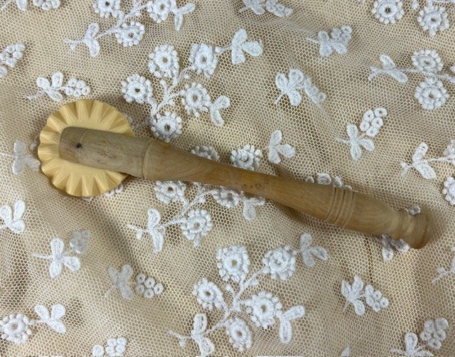 Vintage Frans raderwieltje deegwieltje pasta snijder, Ophalen of Verzenden