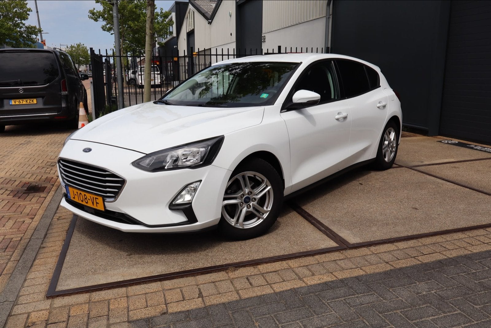 Ford Focus 1.0 Ecoboost 100pk 2020 Wit, Auto's, Stof, Zwart, 100 pk, Wit
