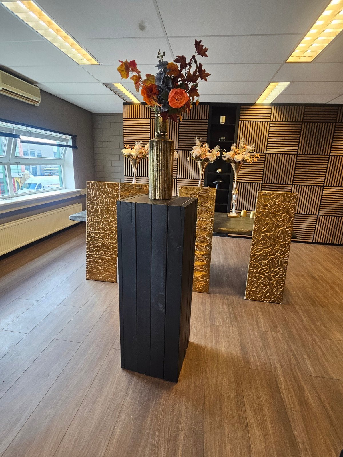 Zwarte houten pilaar / sokkel voor decoratie, Huis en Inrichting, Woonaccessoires | Zuilen en Pilaren, Ophalen of Verzenden
