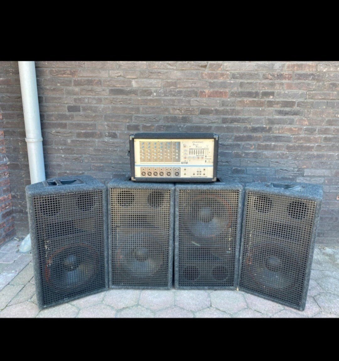 Te koop aangeboden 4  monitorboxen met versterker, Verzenden, Gebruikt, Overige typen, Overige merken