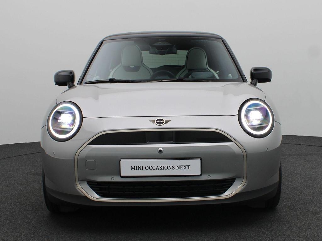 MINI 3-Deurs Cooper E Pakket L + Glazen panoramadak + Parkin, Auto's, Mini, 41 kWh, Met garantie (alle), 4 stoelen, Leder en Stof