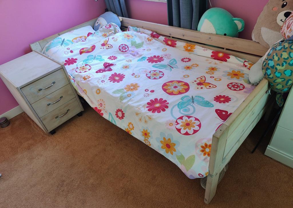 Lifetime whitewash bed, bureau en ladekast, Kinderen en Baby's, Kinderkamer | Bedden, Ophalen, 85 tot 100 cm, Gebruikt, Lattenbodem