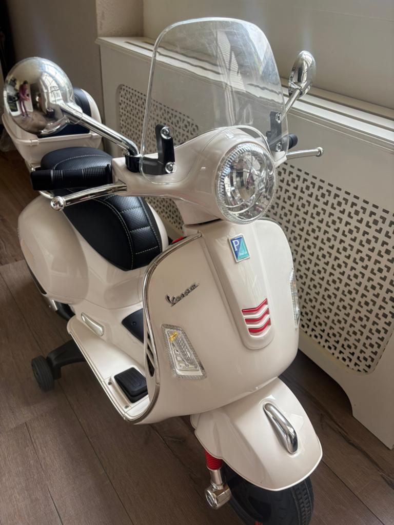 Kindervespa zo goed als nieuw!, Ophalen, Zo goed als nieuw