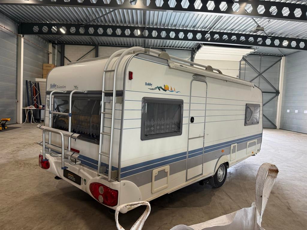 Hobby 540 De Luxe Easy (2001) met mover en zakluifel, Caravans en Kamperen, Caravans, Hobby, Frans bed, Particulier, 5 tot 6 meter