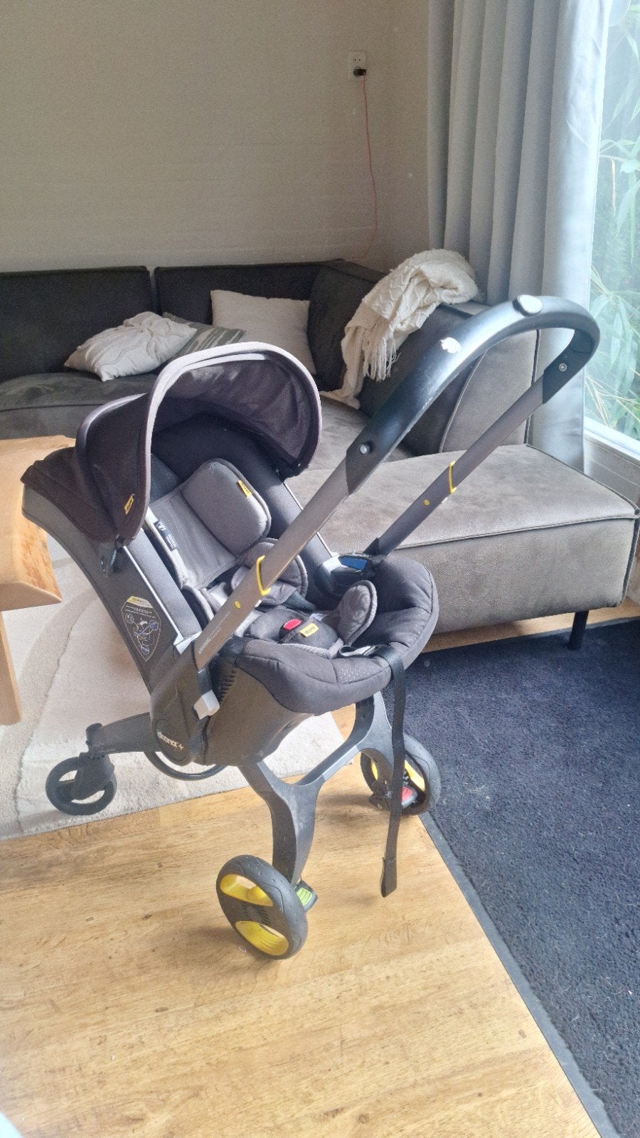 Doona autostoel met Isofix base en accessoires, Kinderen en Baby's, Autogordel of Isofix, Gebruikt, 0 t/m 13 kg, Ophalen