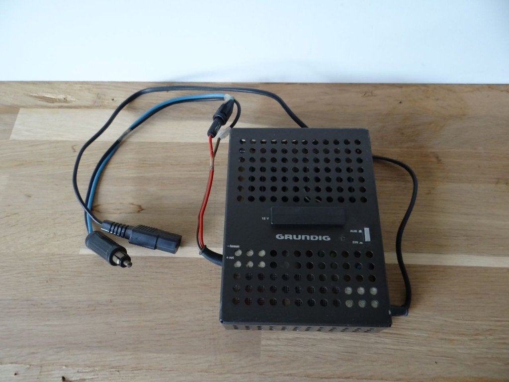Grundig 12/24V accu adapter 70W, Ophalen of Verzenden, Gebruikt
