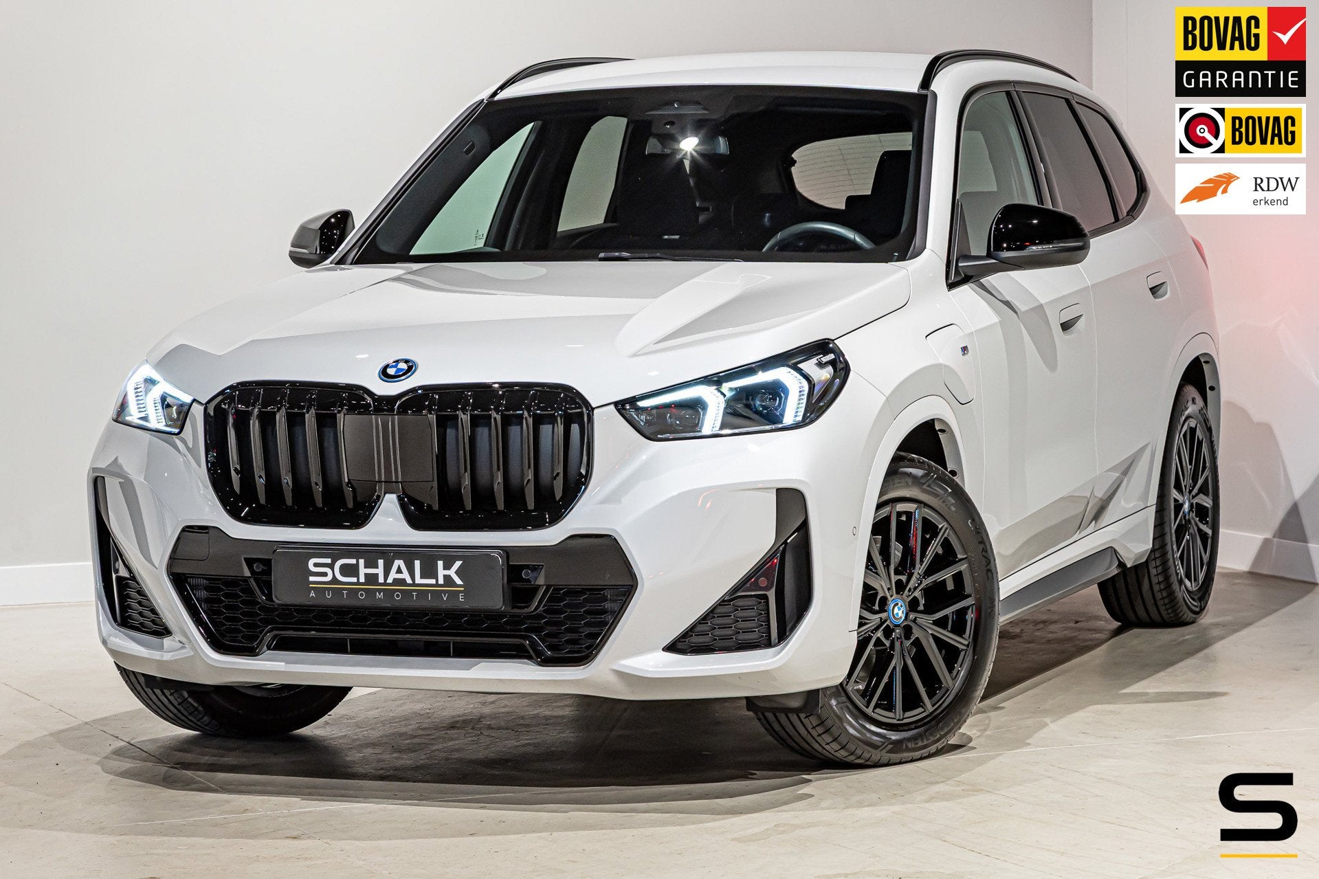 BMW X1 XDrive25e|M Sport|Trekhaak|LED|Cam|Fiscaal gunstig, Auto's, Dealer onderhouden, Zwart, Wit, Bedrijf