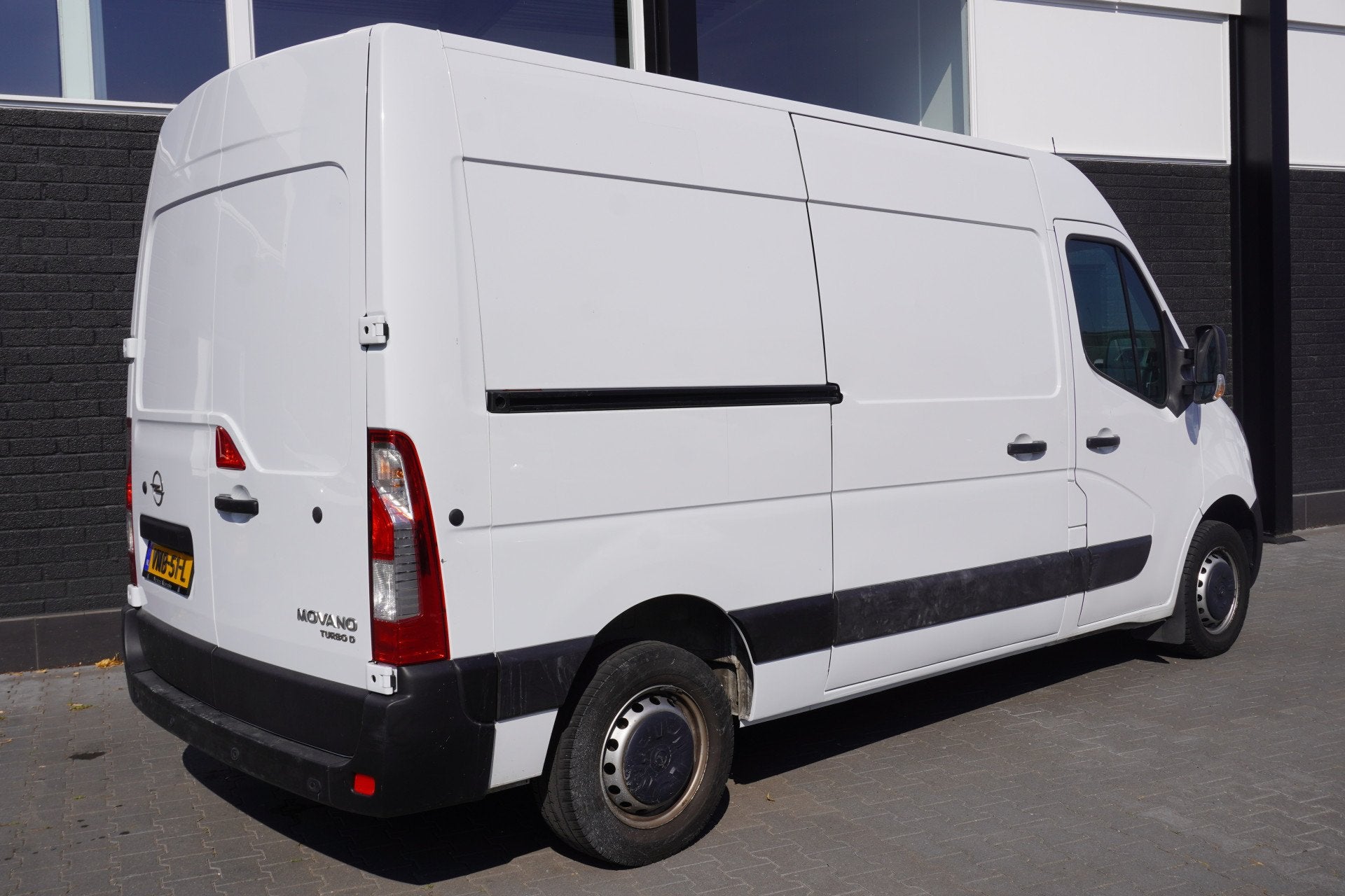 Opel Movano 2.3 Turbo 135PK L2H2 EURO 6 - Airco - Cruise - C, Voorwielaandrijving, Gebruikt, 4 cilinders, Onderhoudsboekje