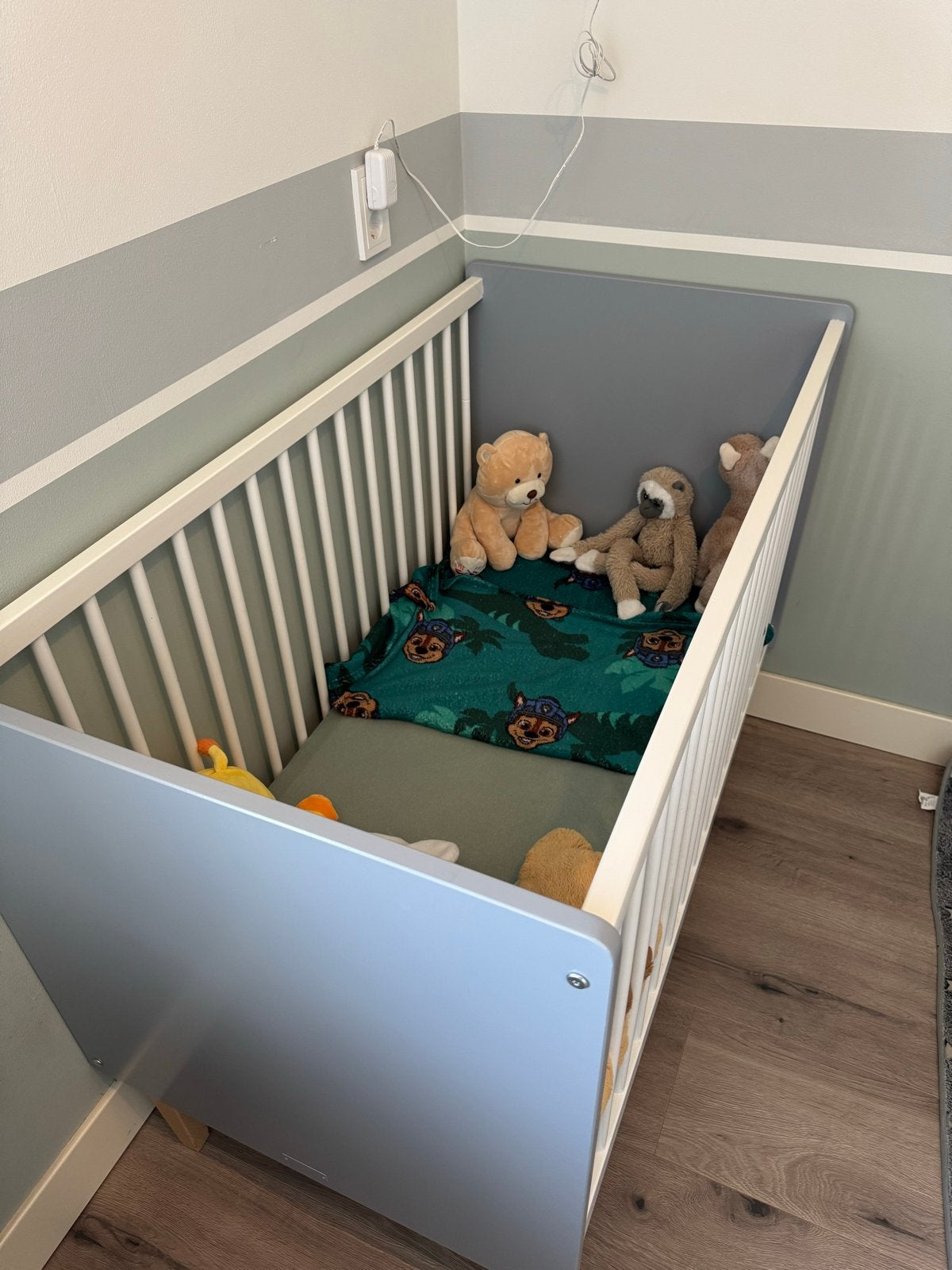 Foto 7 van Babykamer set: Ledikant en Commode (Zo goed als nieuw)
