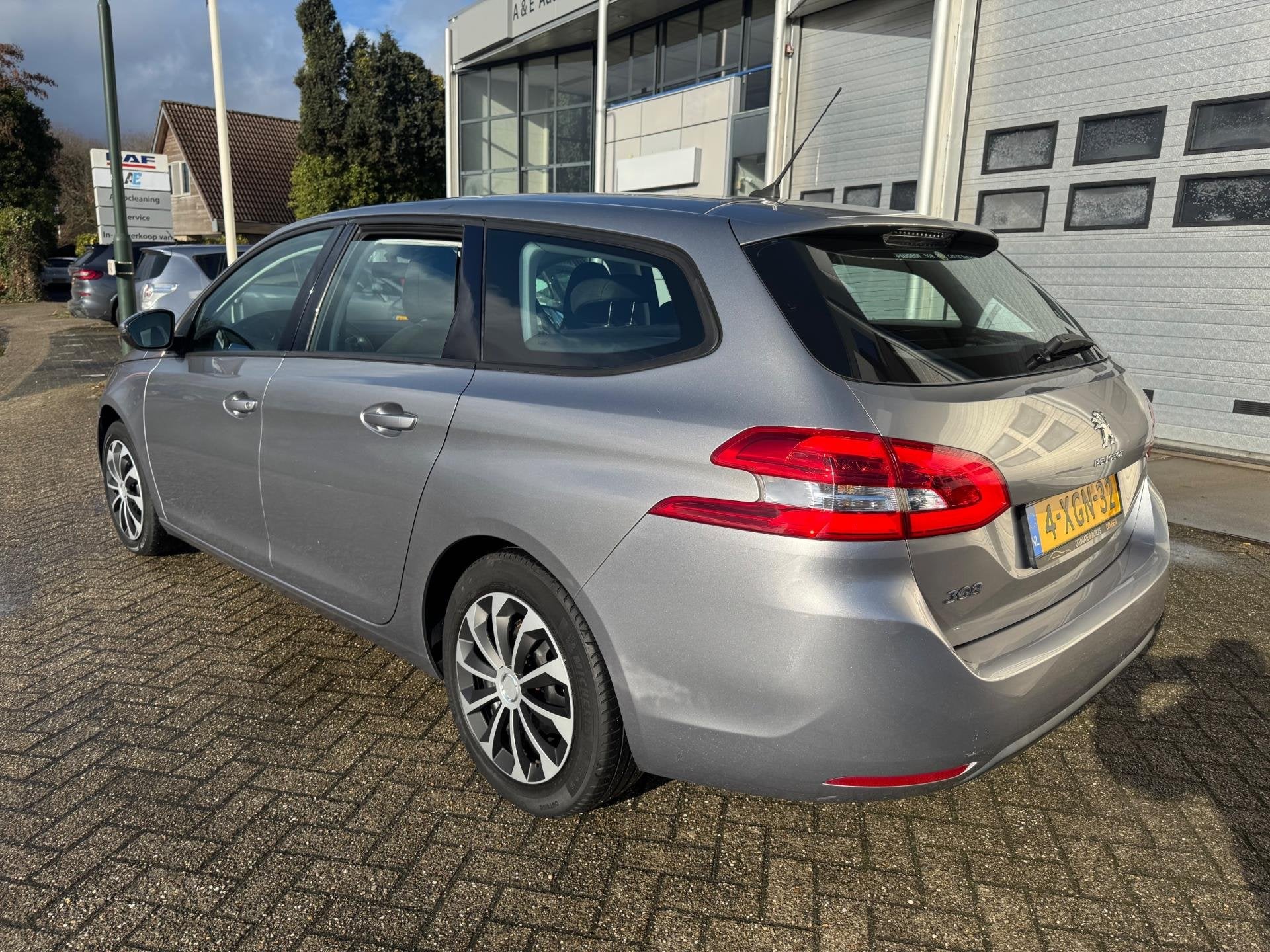 Peugeot 308 SW 1.2 e-THP Blue Lease Airco, Navigatie, Cruise, Gebruikt, Euro 6, 1199 cc, 1165 kg