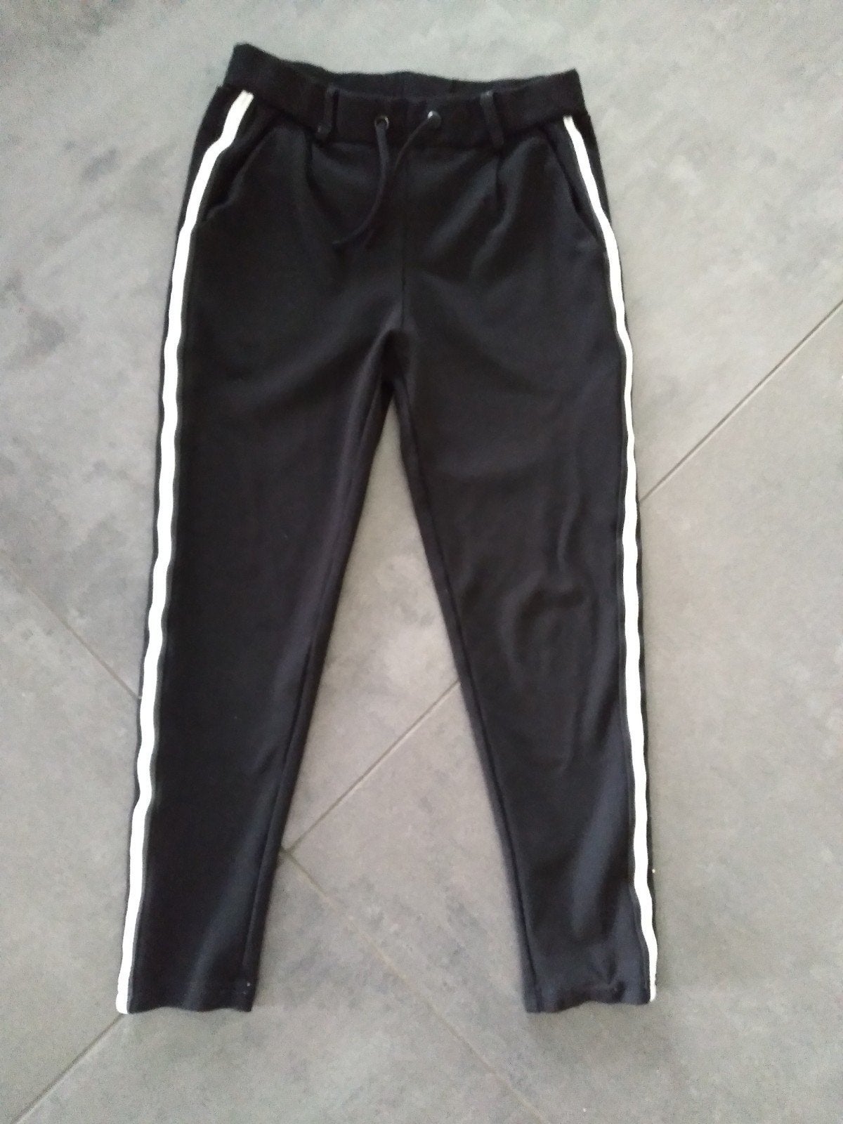 Name it Jogpantalon Maat 128 - Zwart met Witte Streep, Kinderen en Baby's, Kinderkleding | Maat 128, Meisje, Zo goed als nieuw