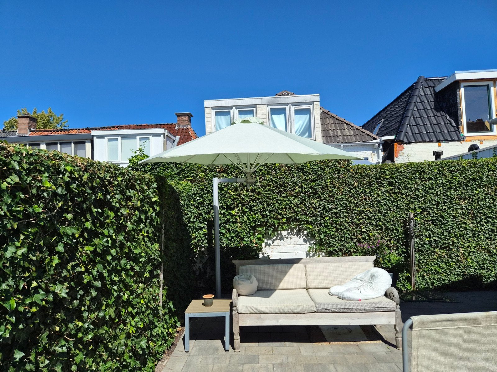 Umbrosa Paraflex muurparasol - zachtgroen, 2.70m diameter, Tuin en Terras, Parasols, Verzenden, Nieuw, 2 tot 3 meter, Muurparasol