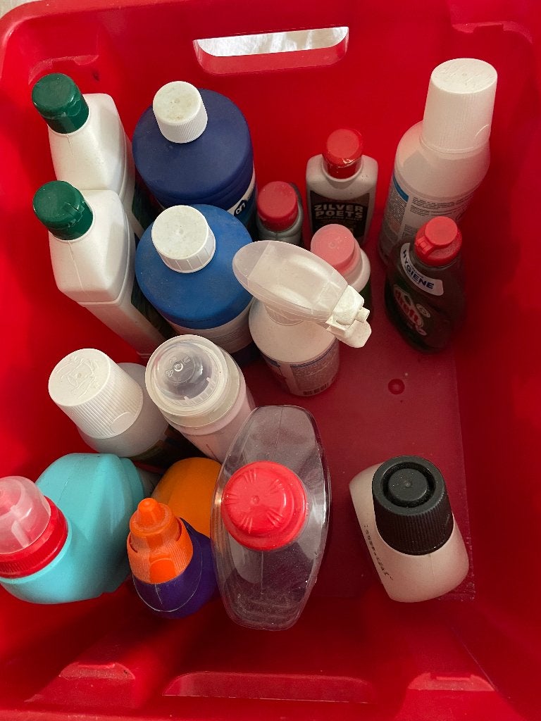 Bak met schoonmaakmiddelen - Gratis, Ophalen, Schoonmaakmiddel