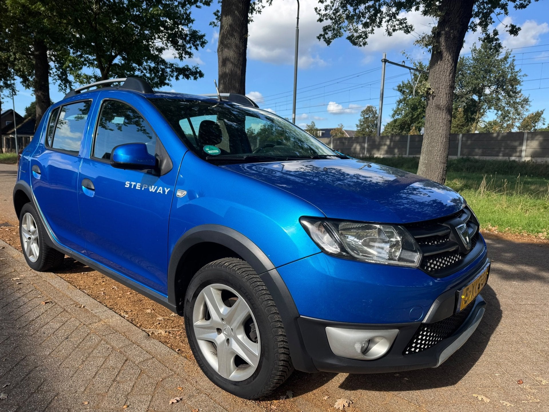 Dacia Sandero 0.9 TCe Stepway Lauréate 2014, Auto's, Voorwielaandrijving, Blauw, Origineel Nederlands, Bedrijf