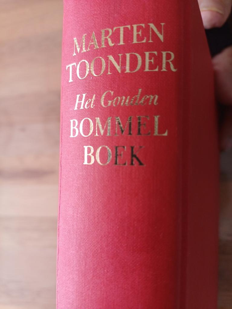 MARTEN Toonder. Het Gouden Bommelboek, Eén stripboek, Ophalen of Verzenden, Gelezen, Marten Toonder studios