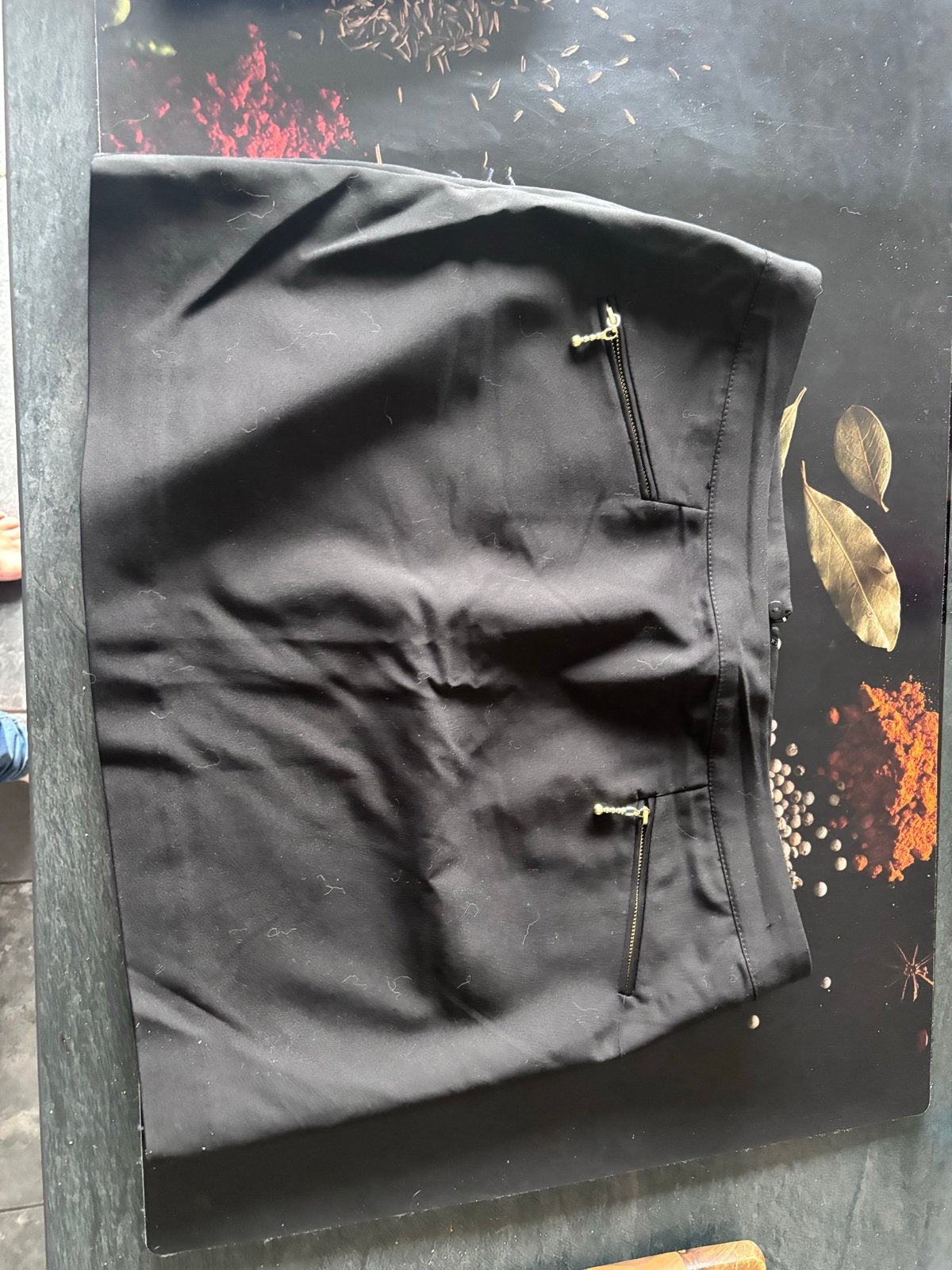 Zwarte H&M rok met ritsen - Maat 44, Kleding | Dames, Rokken, Ophalen, Zwart, Maat 42/44 (L), Nieuw