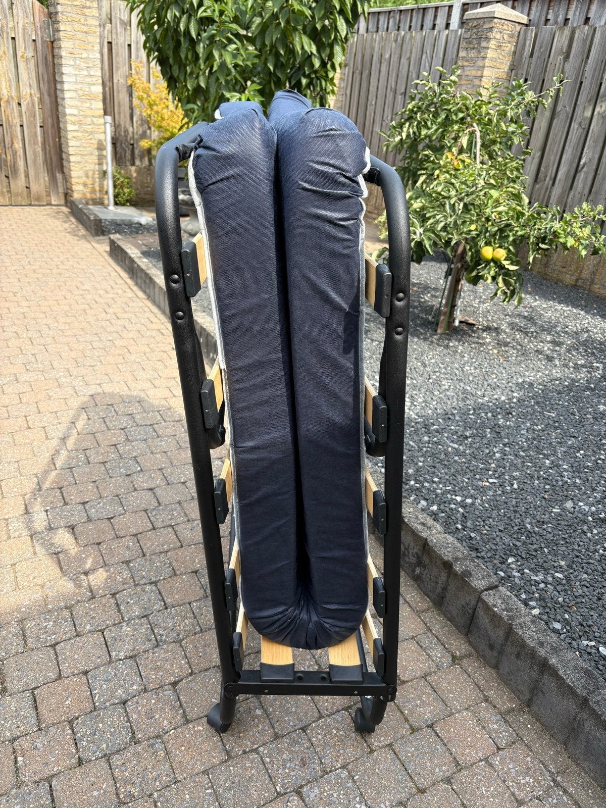 Opklapbaar logeerbed met matras - Zo goed als nieuw, Ophalen, Eenpersoons, Zwart, Zo goed als nieuw