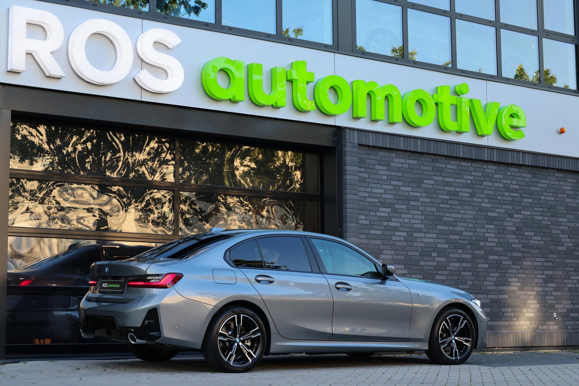 BMW 3-serie 330e M-SPORT | BTW | ACC | MEMORY | HUD | LED |, Auto's, Achterwielaandrijving, Gebruikt, Zwart, 4 cilinders