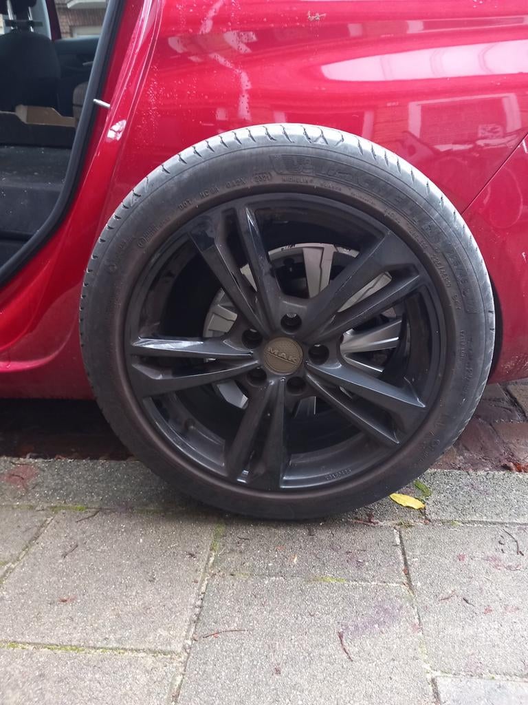 4 zwarte sportvelgen met Michelin banden voor Peugeot 308, Gebruikt, Banden en Velgen, 17 inch, Ophalen of Verzenden