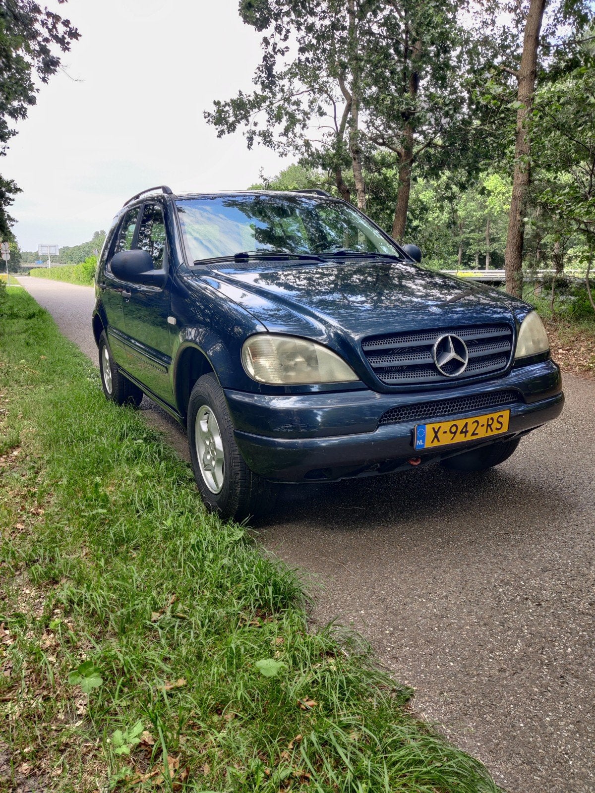 Uniek! Mercedes-Benz Ml230 4MATIC 1999, Auto's, Mercedes-Benz, Beige, 4 cilinders, Blauw, 120 €/maand