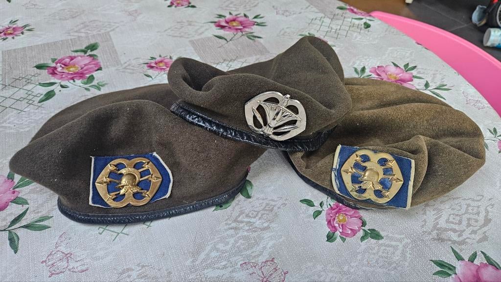 KL Baretten Regiment Verbingsdienst & Administratie, Ophalen of Verzenden, Landmacht, Nederland, Embleem of Badge