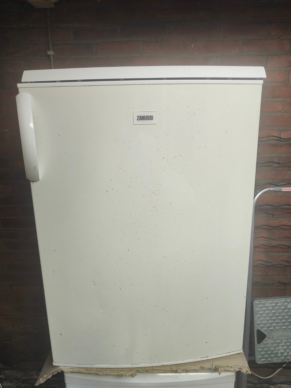 Zanussi tafelmodel koelkast, Ophalen