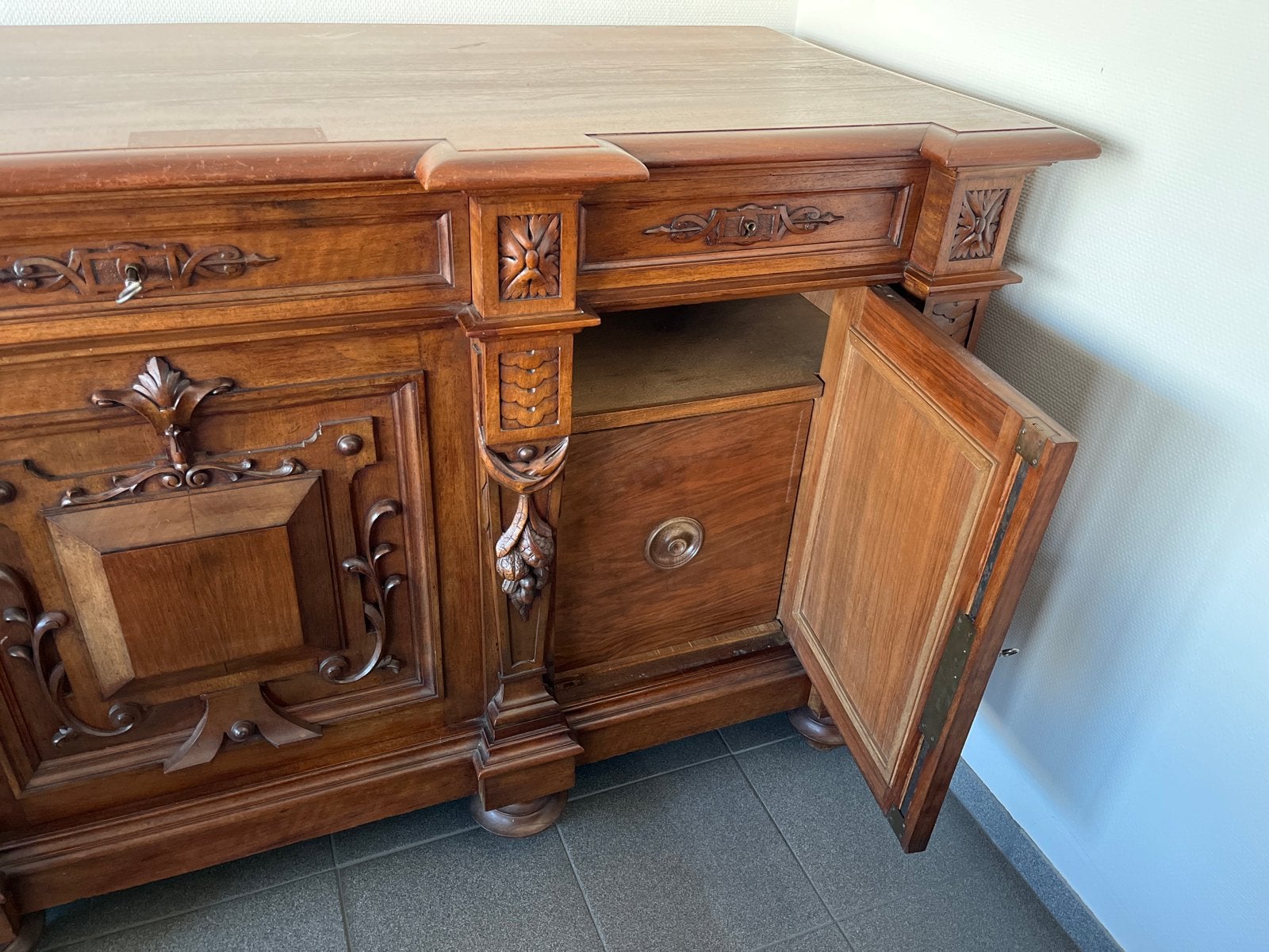 Antiek notenhouten dressoir - 185x70x96 cm, Antiek en Kunst, Antiek | Meubels | Kasten, Ophalen