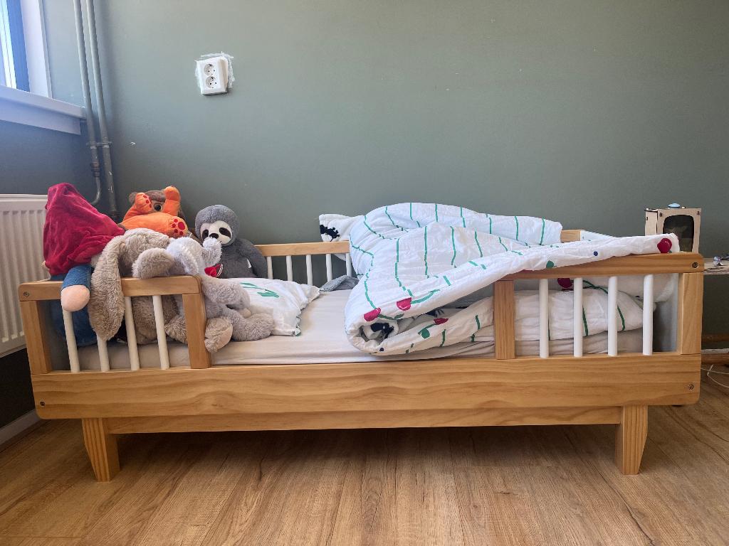 Petite amelie kleuterbed, 140 tot 160 cm, Zo goed als nieuw, Minder dan 70 cm, Ophalen