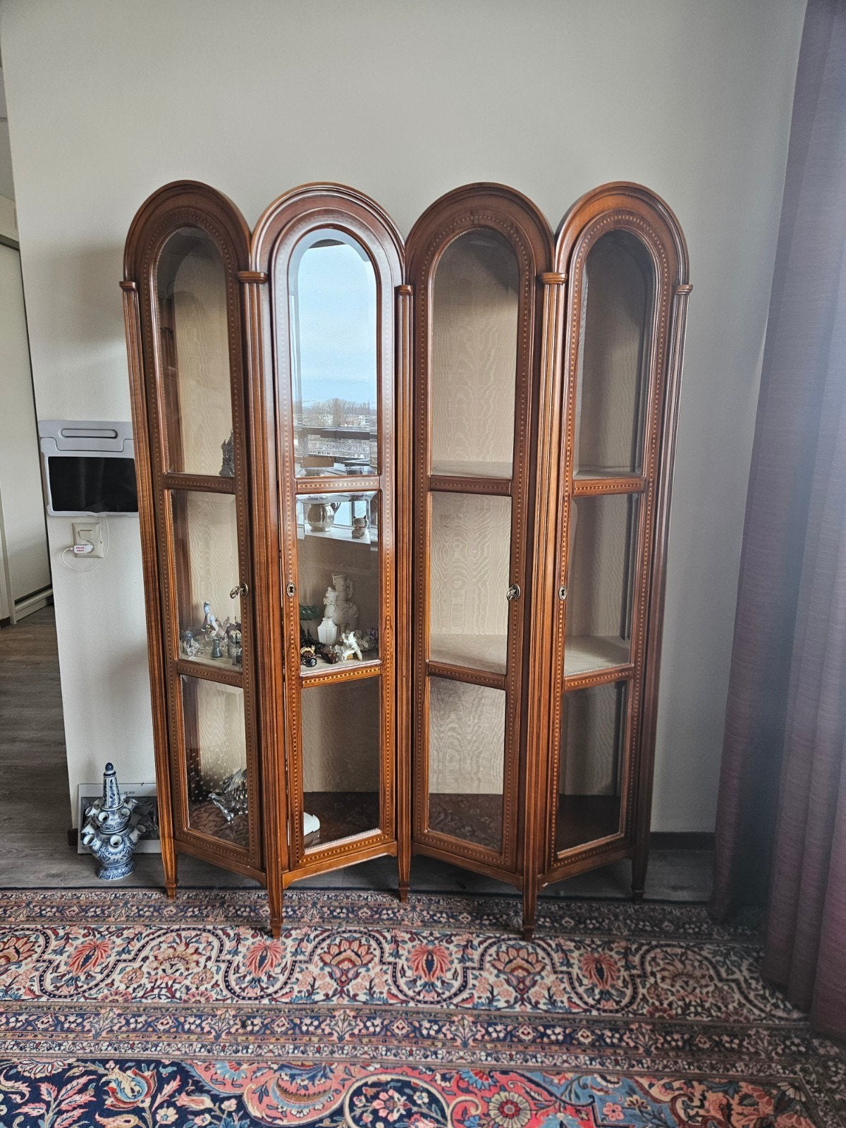 Prachtige houten vitrinekast met glazen deuren, Huis en Inrichting, Kasten | Vitrinekasten, Ophalen, Met deur(en), 100 tot 150 cm