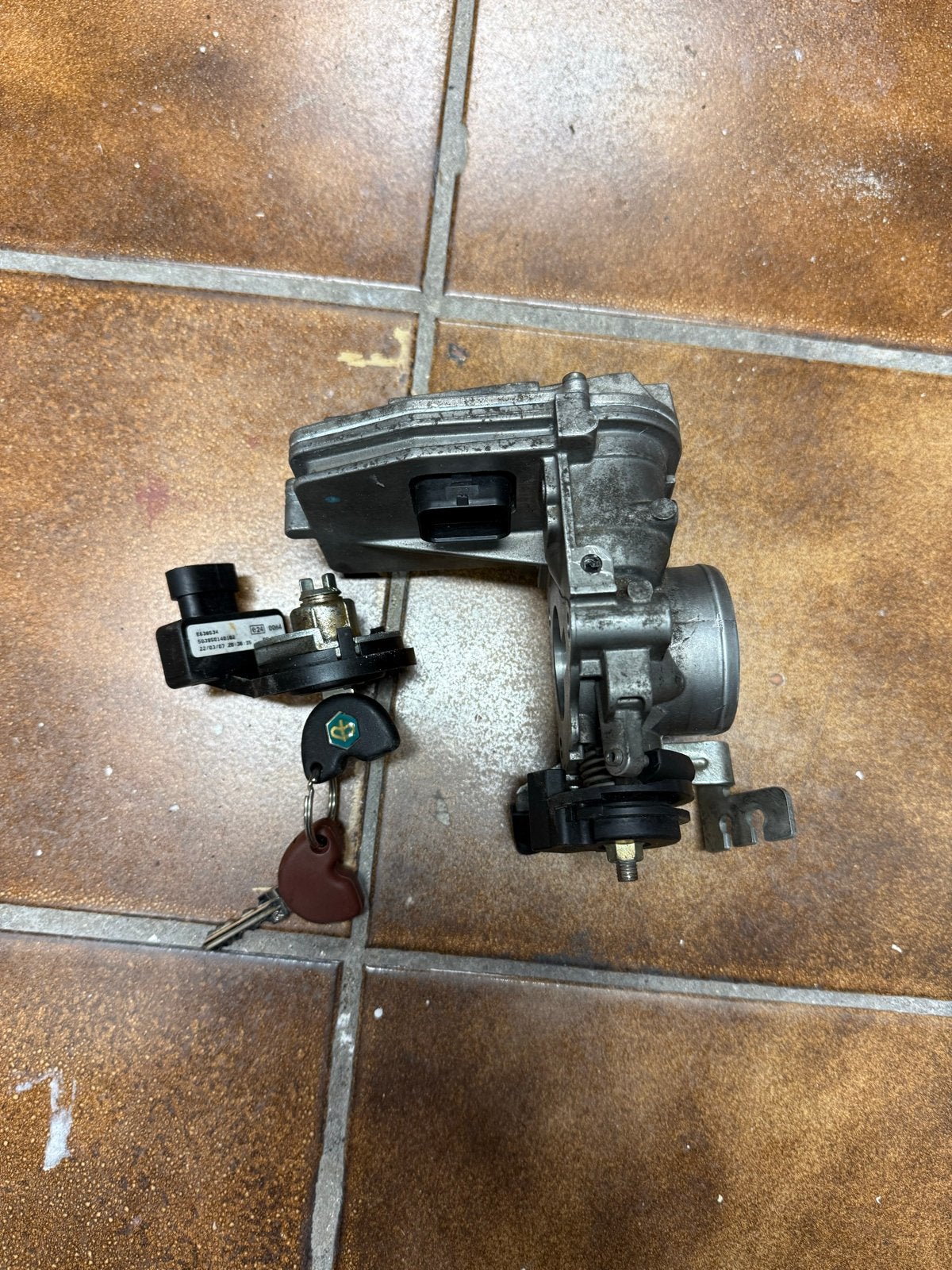 Piaggio Beverly 500 Cruiser Gasklephuis met Slot & Sleutels, Ophalen
