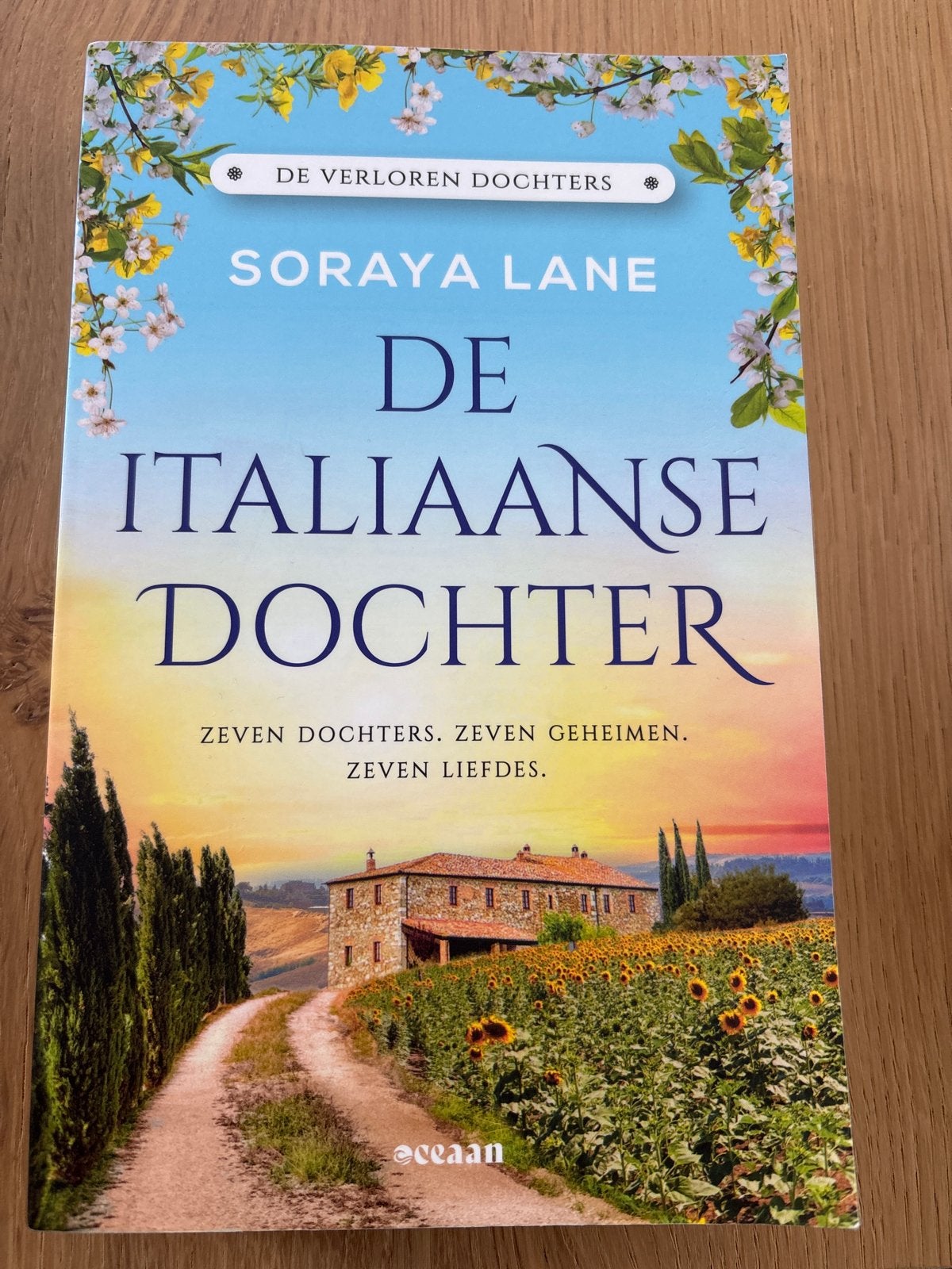 De Italiaanse Dochter - Soraya Lane (De Verloren Dochters), Boeken, Ophalen of Verzenden, Zo goed als nieuw, Nederland