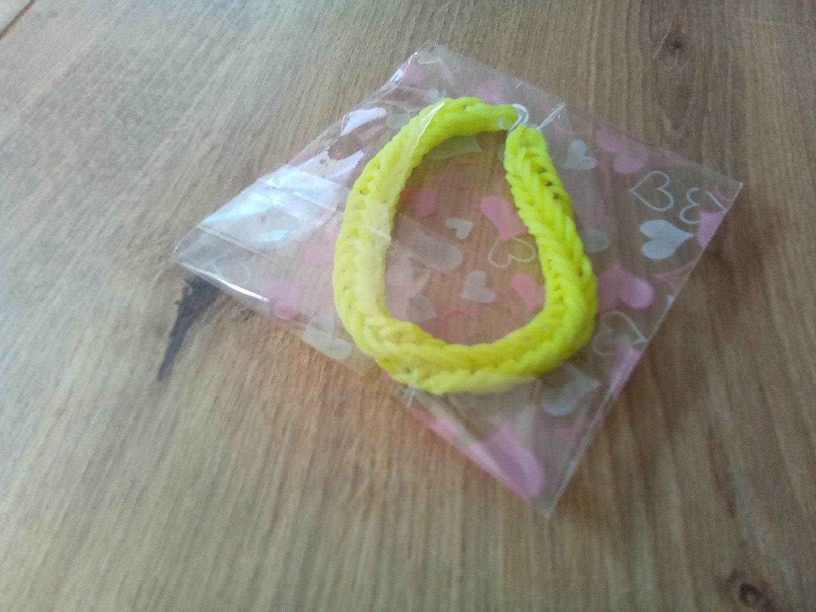 Geel Loom Band Armbandje - Handgemaakt, Ophalen of Verzenden, Nieuw, Geel, Elastiek
